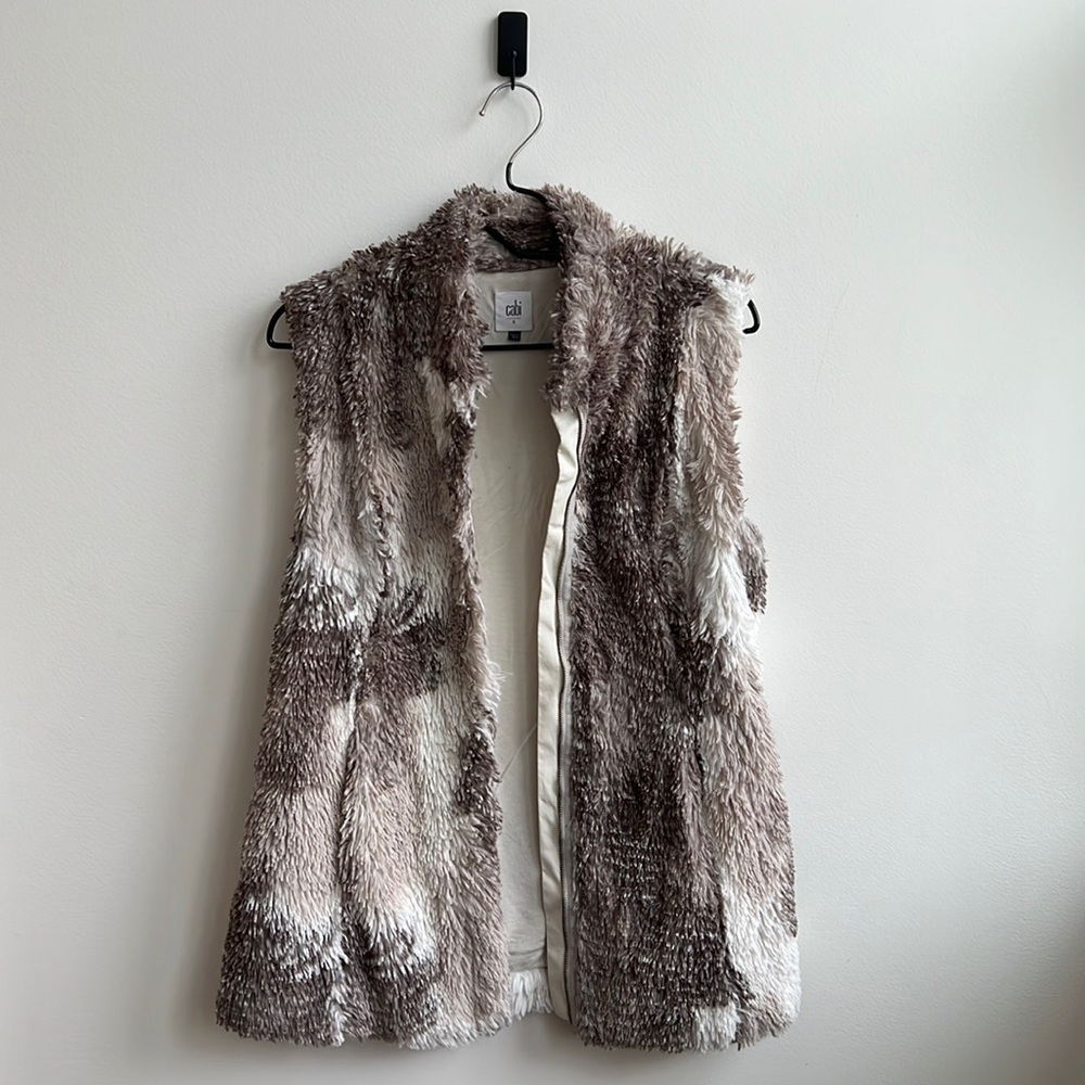 CAbi 3179 Women’s Aspen Faux Fur Vest Full Zip, Tan & Cream Size S